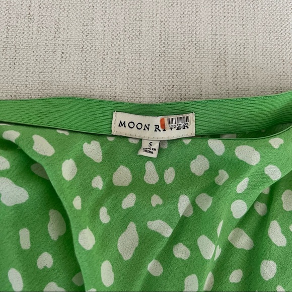 Moon River Lime Green White cheetah Leopard Spot Print Midi Skirt - Picture 4 of 7